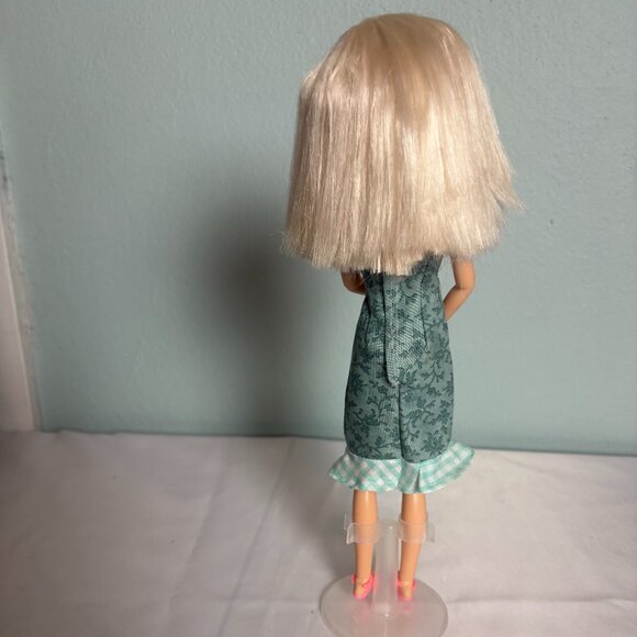 2009 Spin Master Ltd LIV Doll with Wig & Handmade Dress #00802SWMG  Articulated - Picture 3 of 4